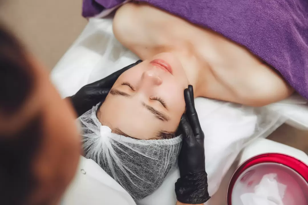 To choose a variety of anti-aging procedures, a consultation and examination with a cosmetologist is necessary. 